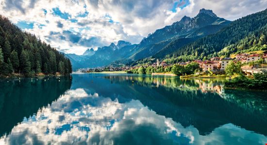 Auronzo di Cadore Lago di Santa Caterina Shutterstock.com 